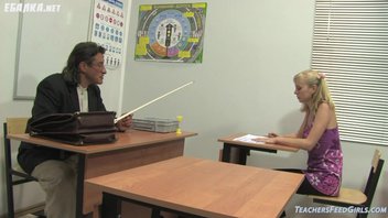 Патлатый учитель присунул девке после уроков